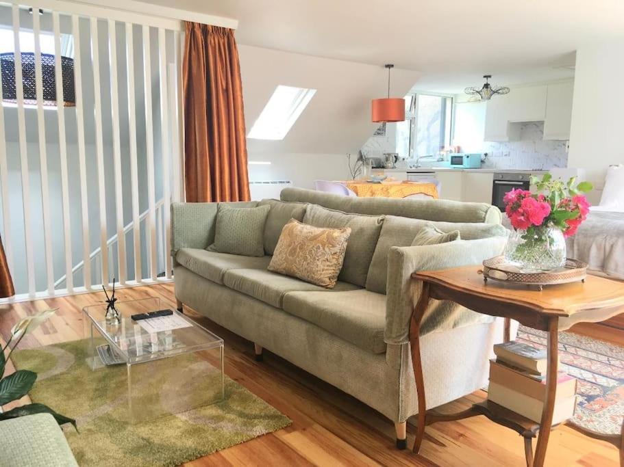 Paris Rooftop Studio At The Residence, Bantry Ngoại thất bức ảnh