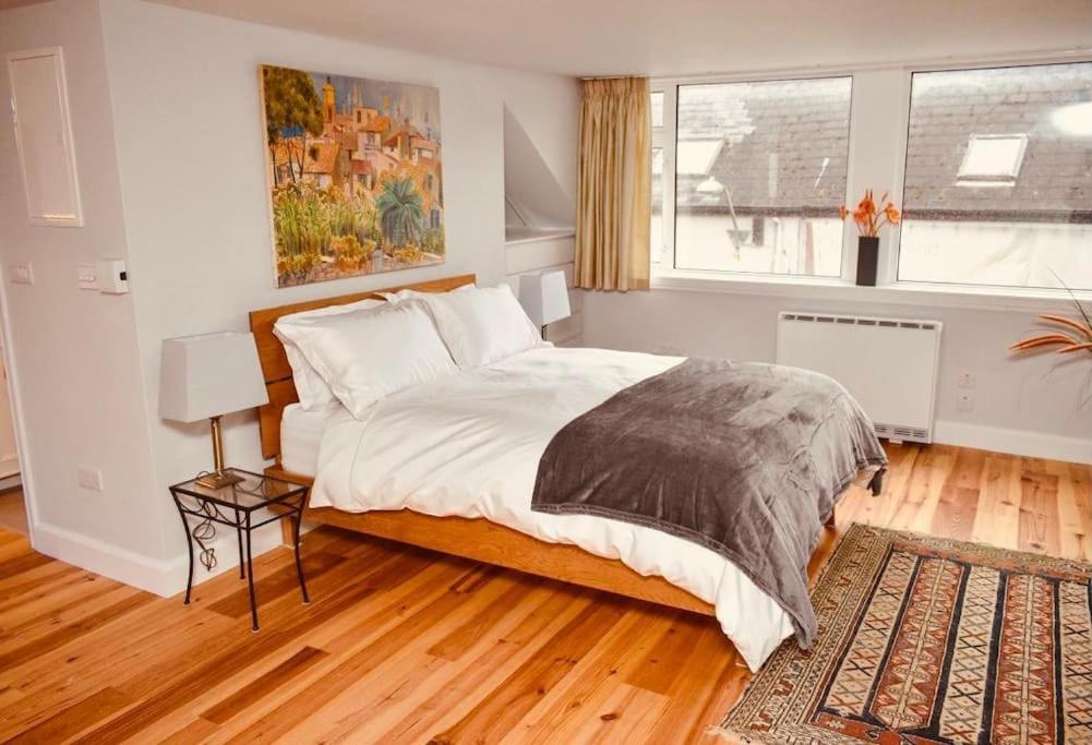 Paris Rooftop Studio At The Residence, Bantry Ngoại thất bức ảnh
